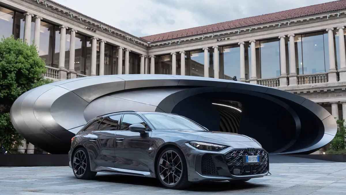 Audi svela novità alla Milano Design Week 2026: RS 5, R26 F1 e l'installazione 'Origin'