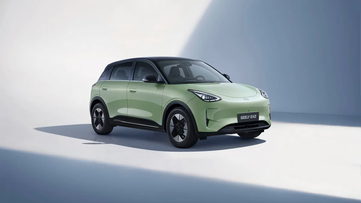 Geely E2: una nuova berlina elettrica per il mercato italiano con focus su design e produzione locale