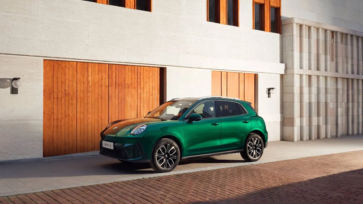 GWM ORA 5: la nuova ibrida cinese con 1.000 km di autonomia e 223 CV