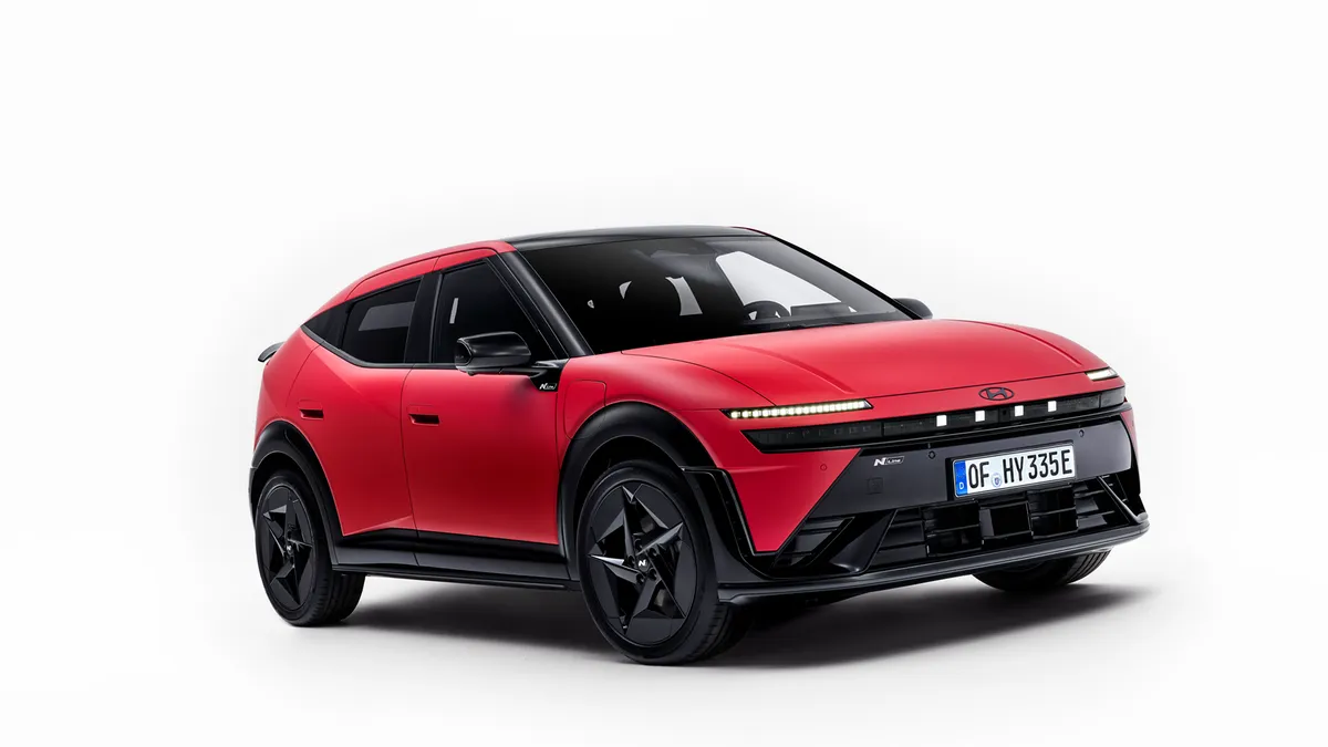 Hyundai IONIQ 3: la nuova hatchback elettrica con 500 km di autonomia debutterà a Milano