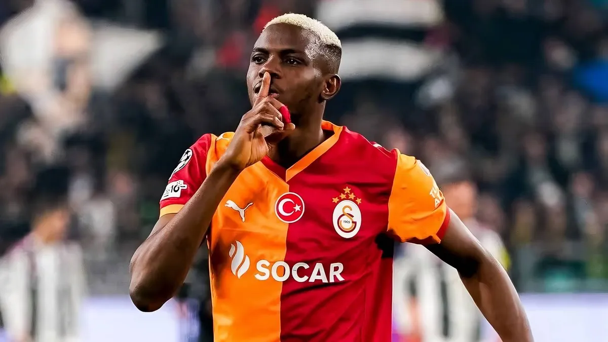 Osimhen ora è nei guai, scatta la denuncia della Mercedes e spunta la maxi-cifra