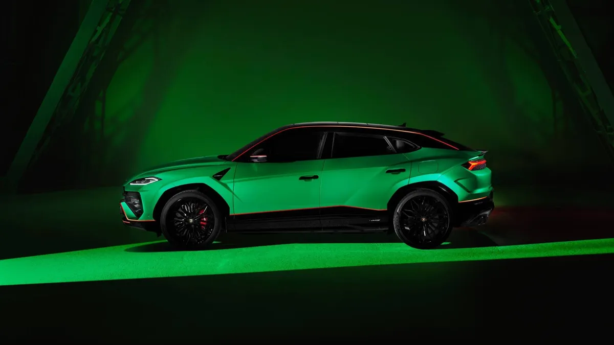Lamborghini Urus SE 'Tettonero': il super SUV ibrido da 800 CV debutta a Milano