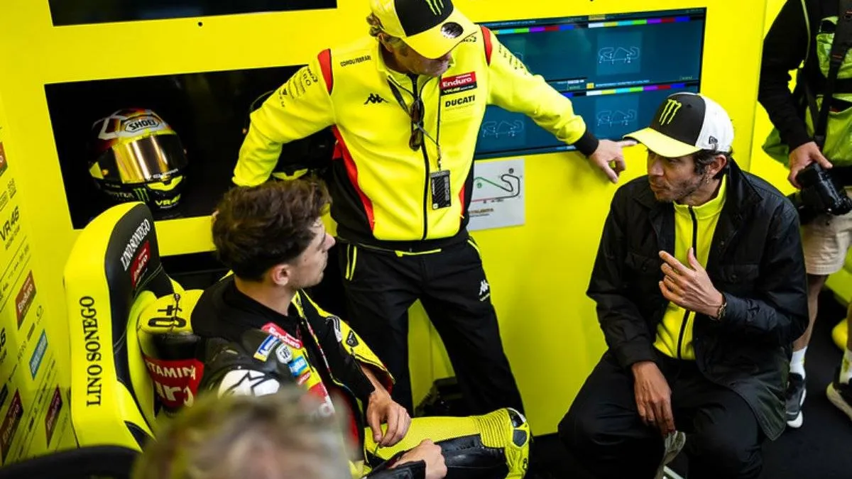 VALENTINO ギミック ローデンコート マスタード Valentino Rossi tries to persuade Di Giannantonio: 