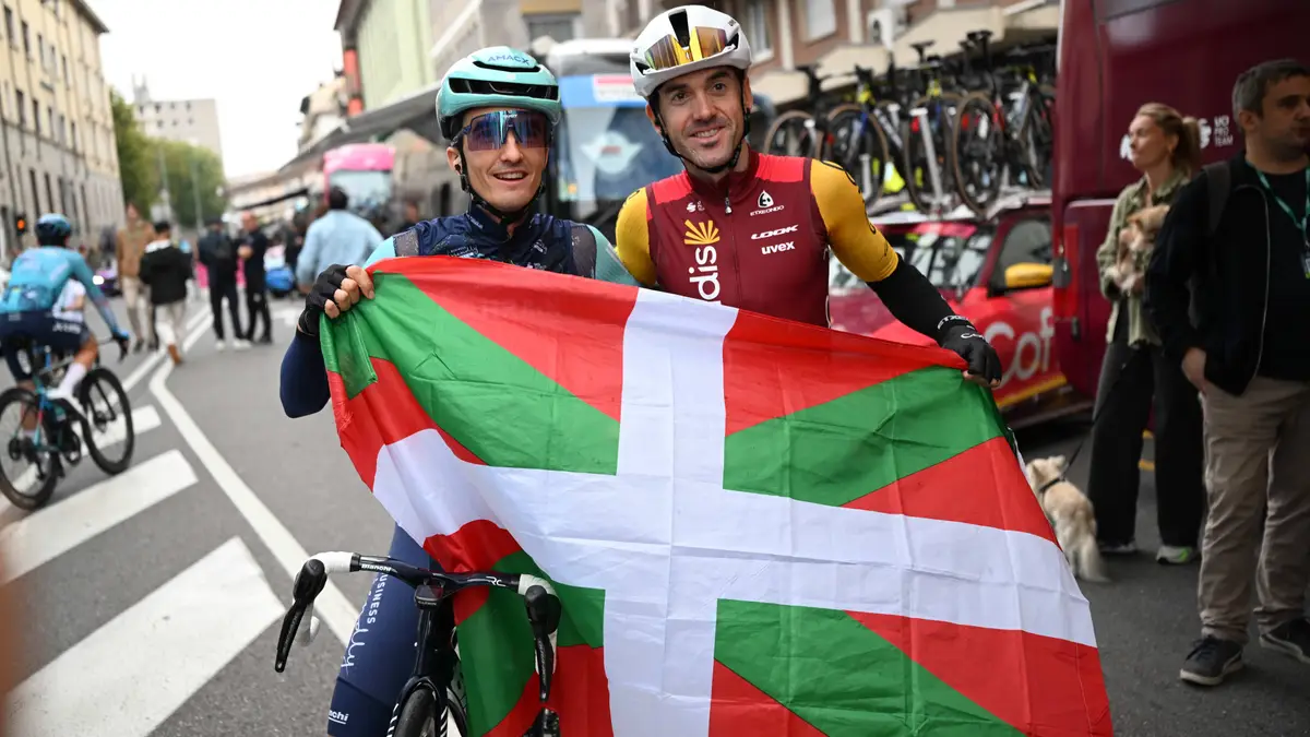 pello-bilbao-and-ion-izagirre-at-il-lombardia-2026-6aca5e016b596.jpg@webp