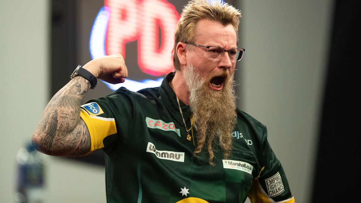 Whitlock holds his nerve to battle past Perez in deciding set win