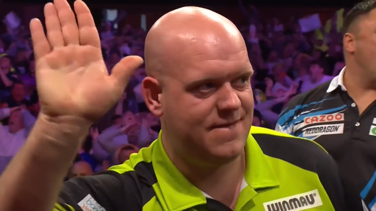 VIDEO Van Gerwen goes agonizingly close to ninedart finish on Premier
