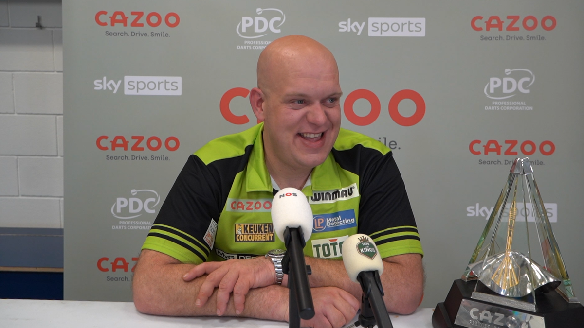 (VIDEO) Van Gerwen wins large sum of prize money with title in Premier