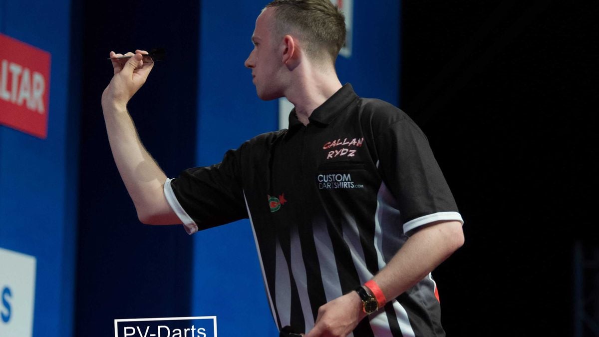 Promising youngster Rydz signs with Unicorn Darts