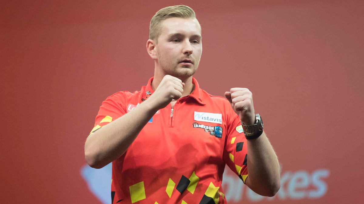 Dimitri van den Bergh wins PDC World Youth Championship with record