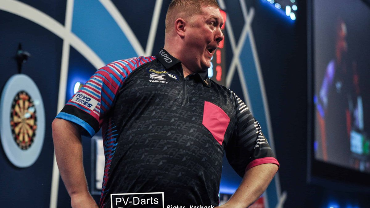 Ricky Evans smashes Guinness World Records darts title for most twos scored in a minute
