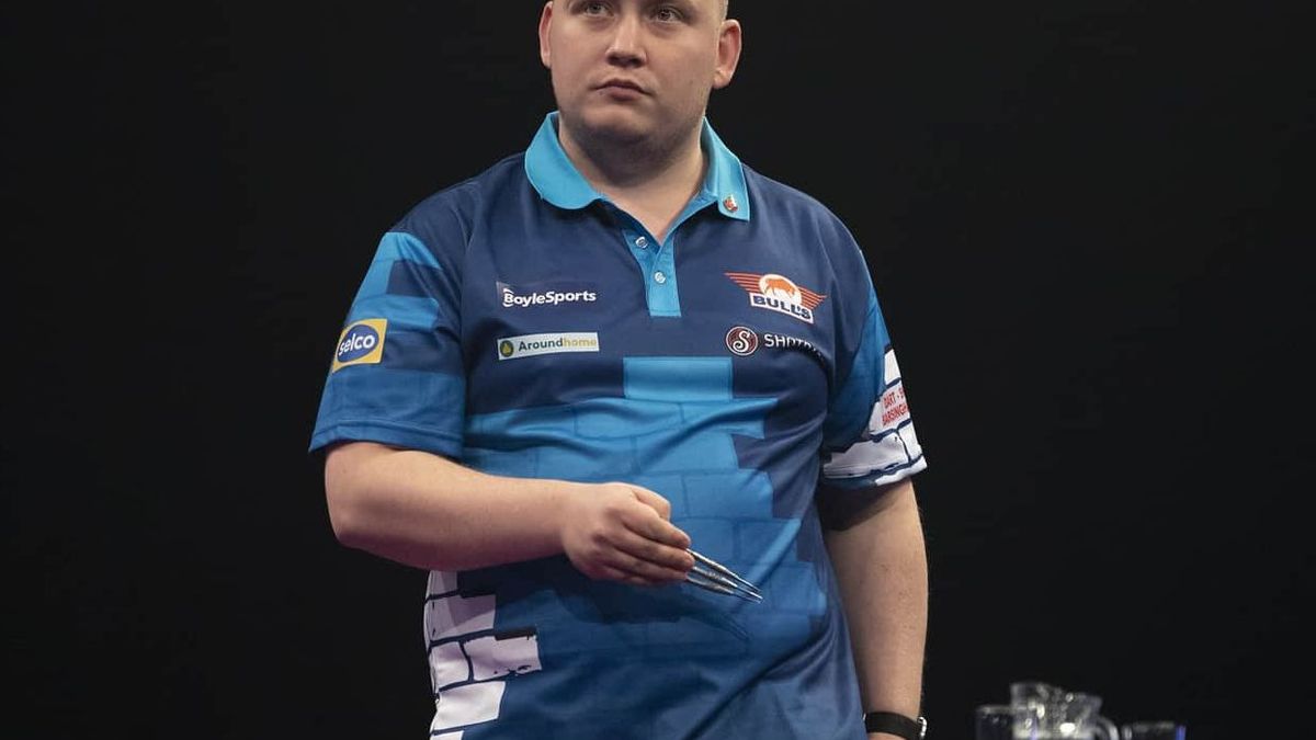 Schindler hits ninedart finish during Last 16 clash with Van Barneveld