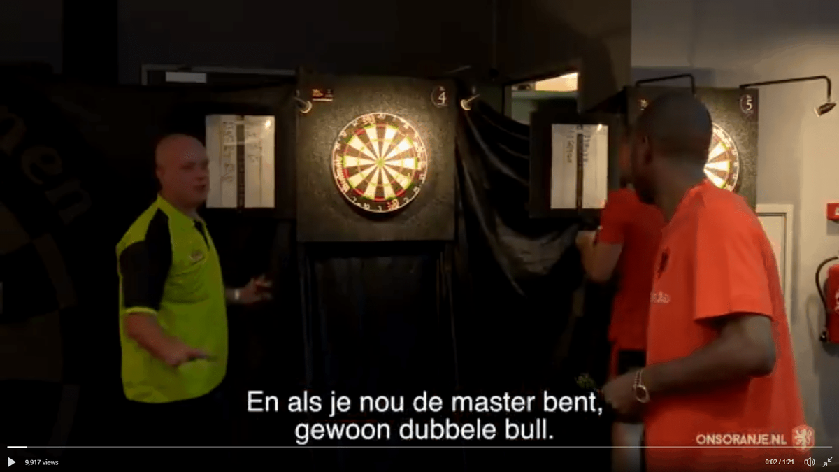 VIDEO Van Gerwen gives lessons to Netherlands football team