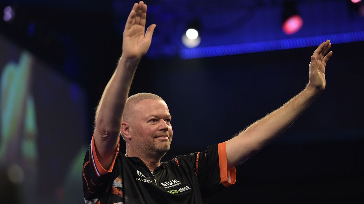 Van Barneveld maakt op German Darts Grand Prix geslaagde rentree op Euro Tour Van Barneveld maakt op German Darts Grand Prix geslaagde rentree op Euro Tour