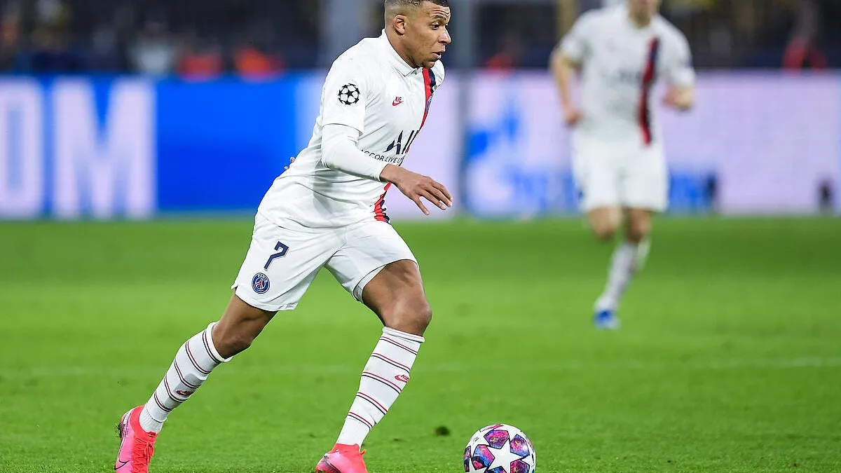 File:Maillot domicile PSG 2017-2018 Mbappé.jpg - Wikipedia