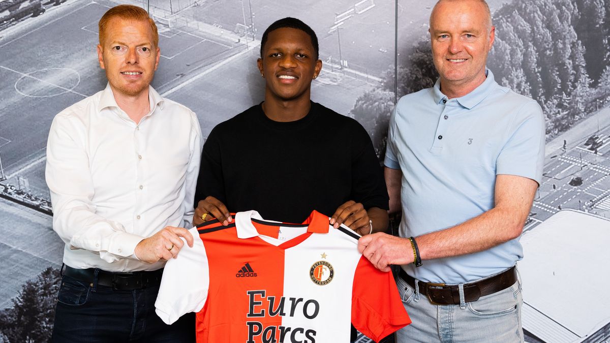 Feyenoord contracteert Givairo Read | FR12.nl