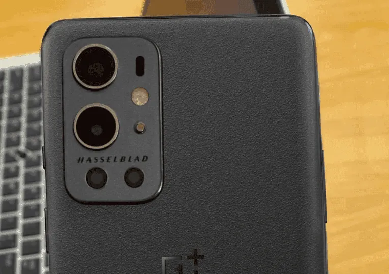 OnePlus 9 Pro black version uses a granular back cover