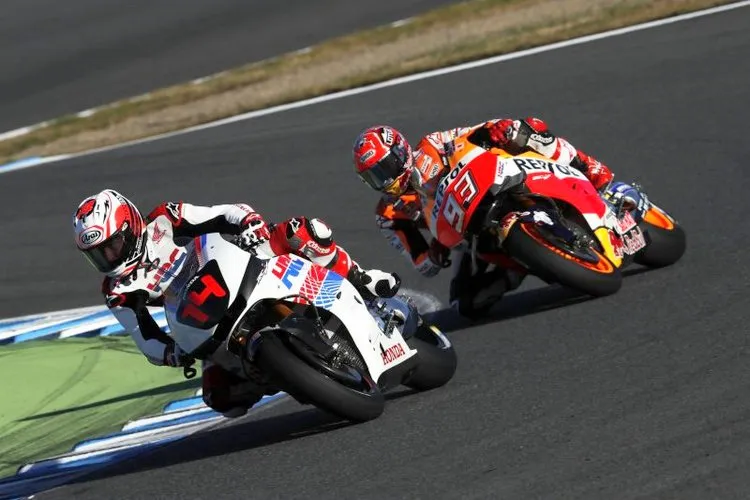 GRANDPRIX247 | Alonso samples MotoGP title winning Honda
