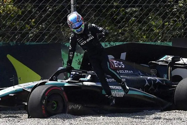 GRANDPRIX247 | Hamilton: Antonelli doesn't have to set world alight on  first lap