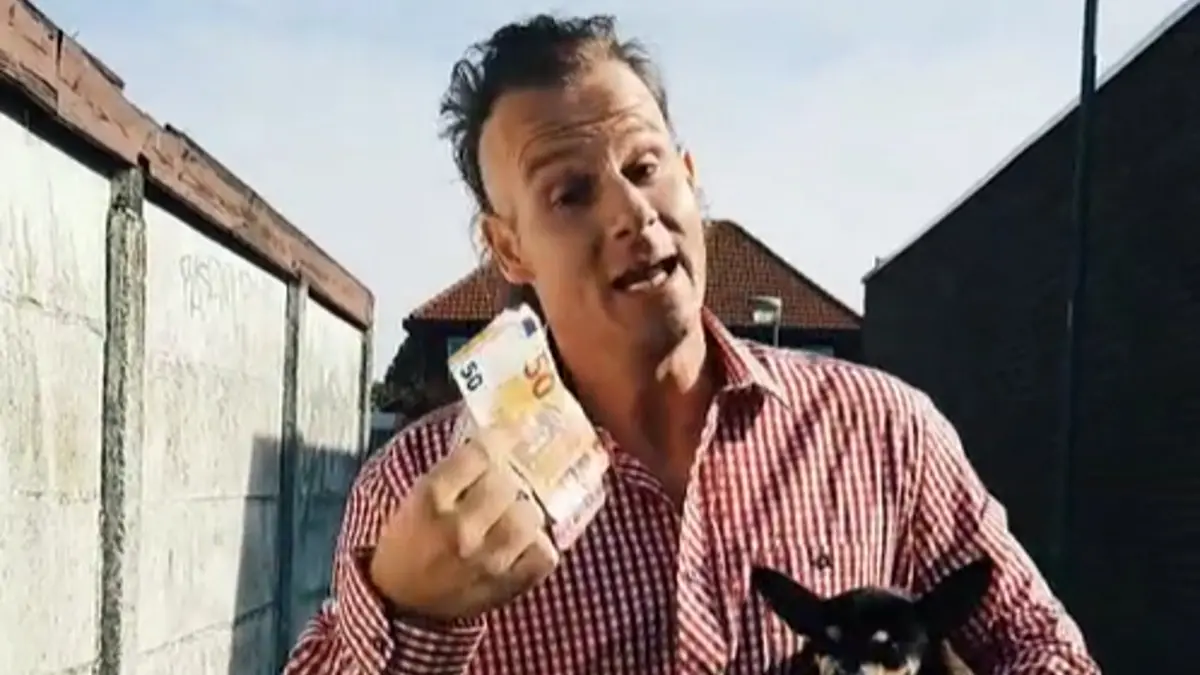Rapper Sjors laat zien hoeveel poen hij heeft | LOESOE