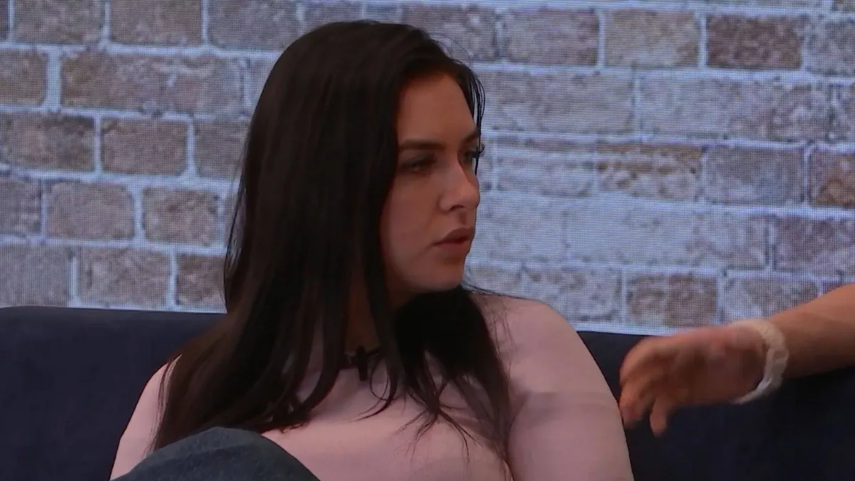 Ontroostbare Roxy (De Bondgenoten) beschuldigt haar vriendje Robert: "Vies genaaid"