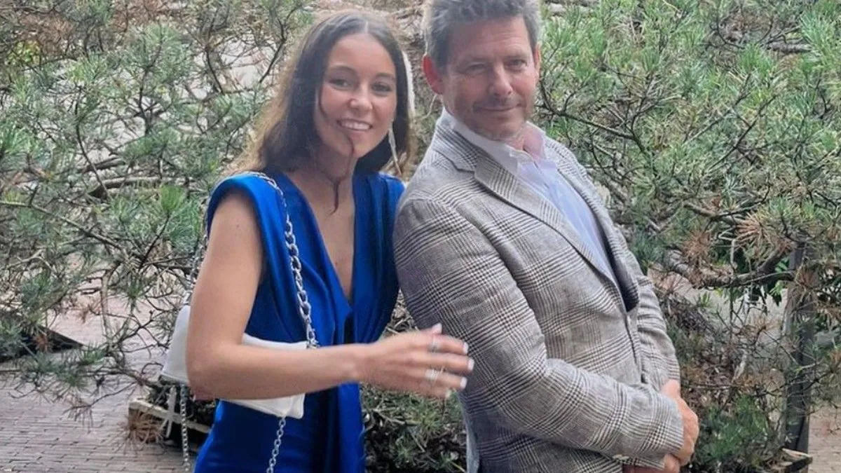 Mila, de dochter van Erik Goossens en Bieke Ilegems is samen met bekend iemand