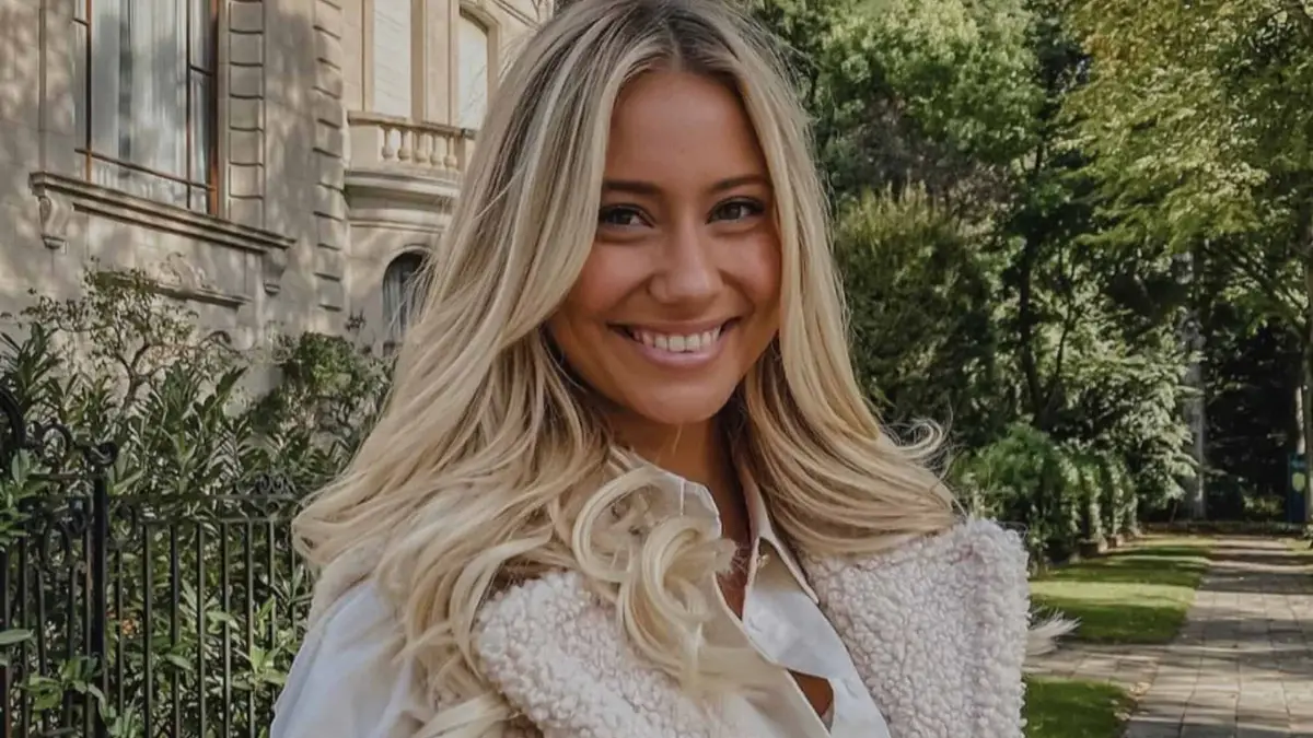 Ex-Miss België Celine Van Ouytsel toont zich van haar meest sexy kant ...