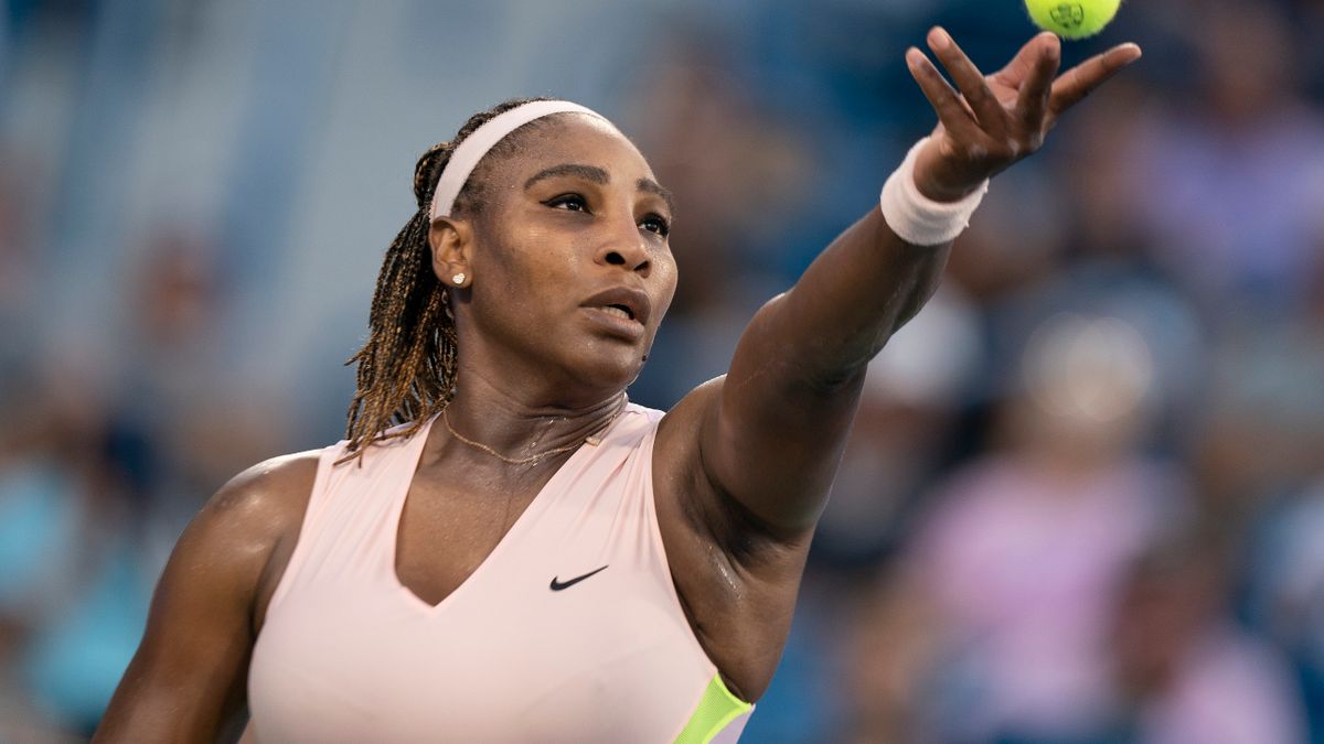 Martina Navratilova says Serena Williams #39 emotions can only carry her