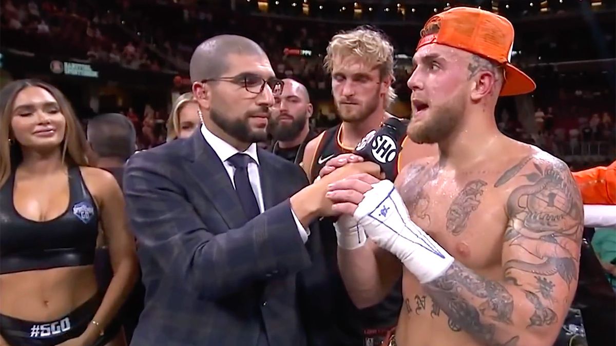 YouTuber Jake Paul verslaat MMA legende Tyron Woodley in bokswedstrijd