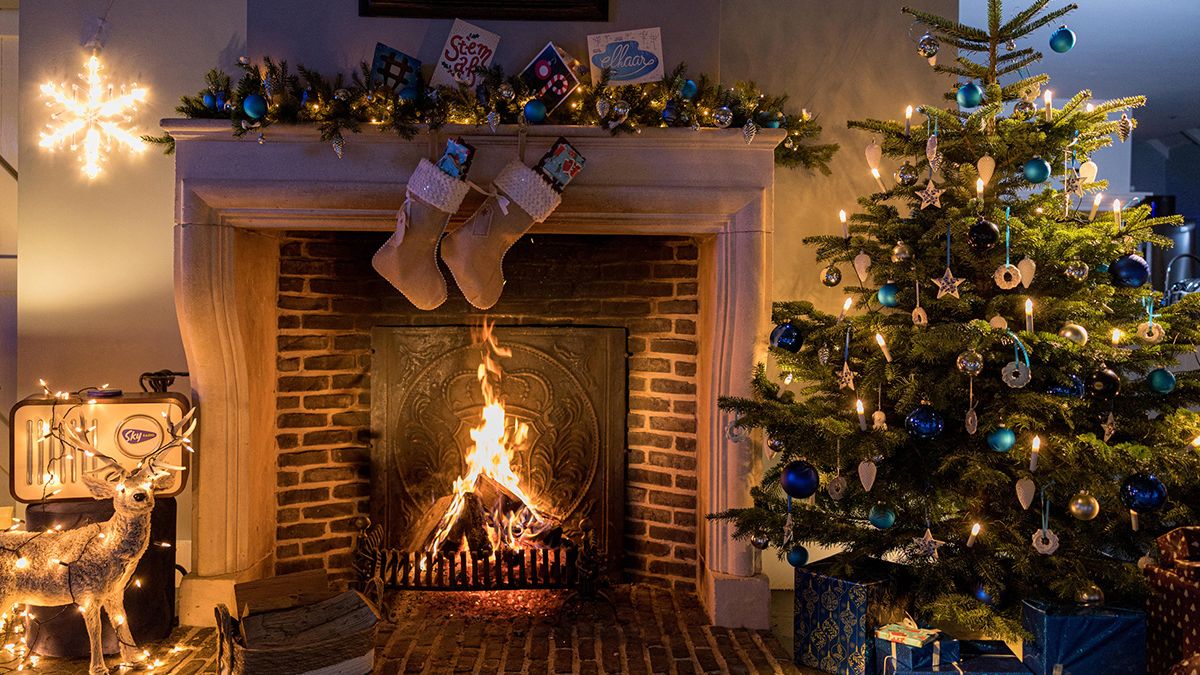 LOL! SBS gaat op Eerste Kerstdag vier uur lang een knisperend haardvuur uitzenden