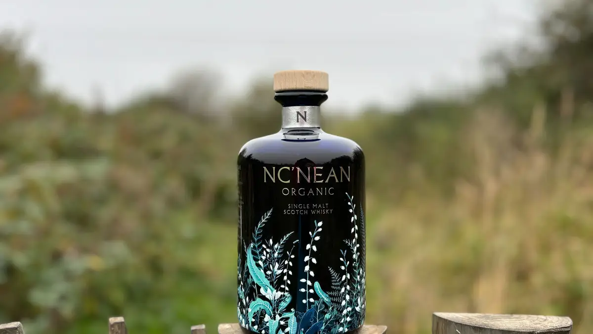 Nc'nean Quiet Rebels Amy Review: 'Hazelnut-Mocha Cake, Four-Fruit