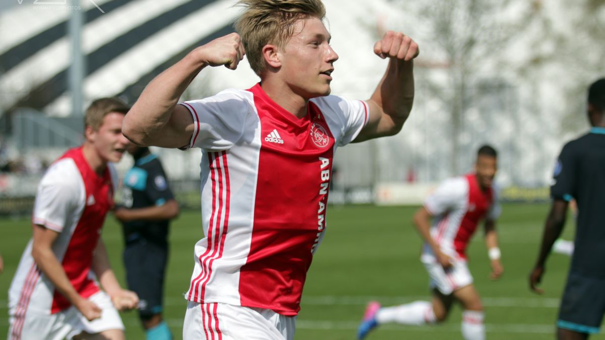 Flemming verdient bij Ajax tweejarig contract