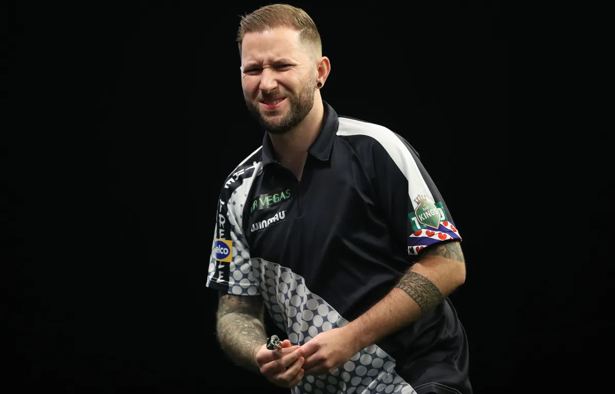 Cameron Menzies continues form as Daryl Gurney also through at Swiss