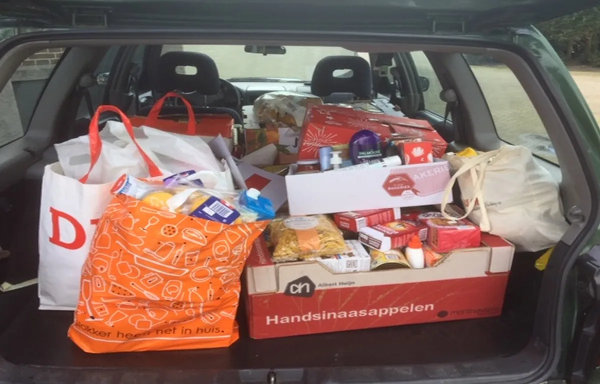 Schilderij maken met plastic doppen