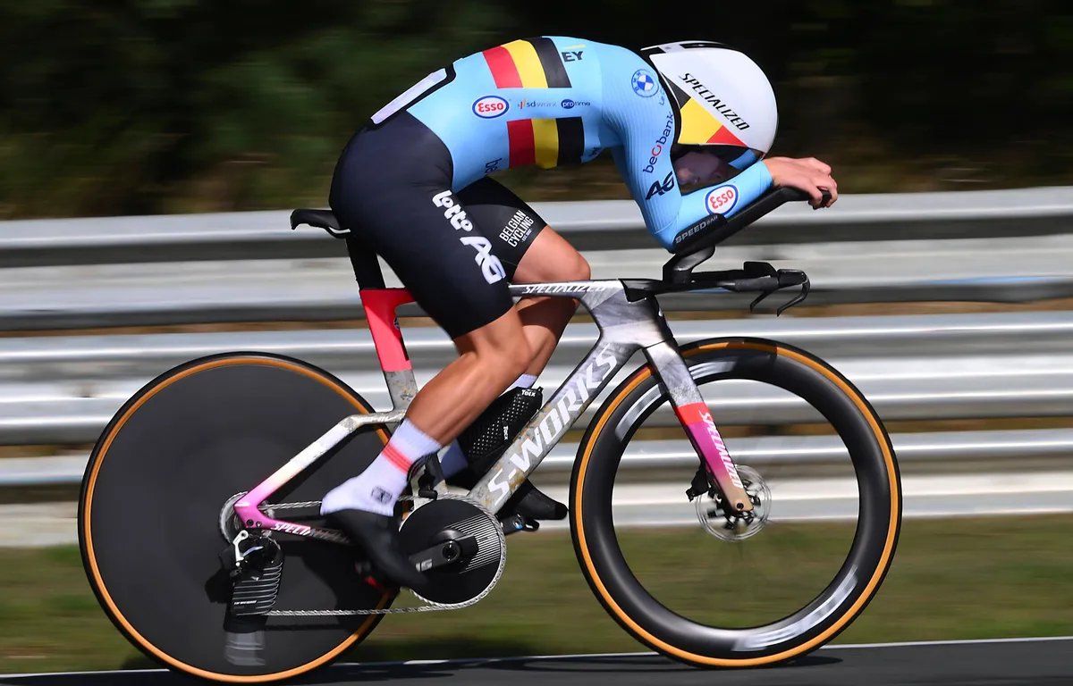 Lotte Kopecky Verzekert Zich Van Europese Titel Tijdrijden; Ellen Van ...