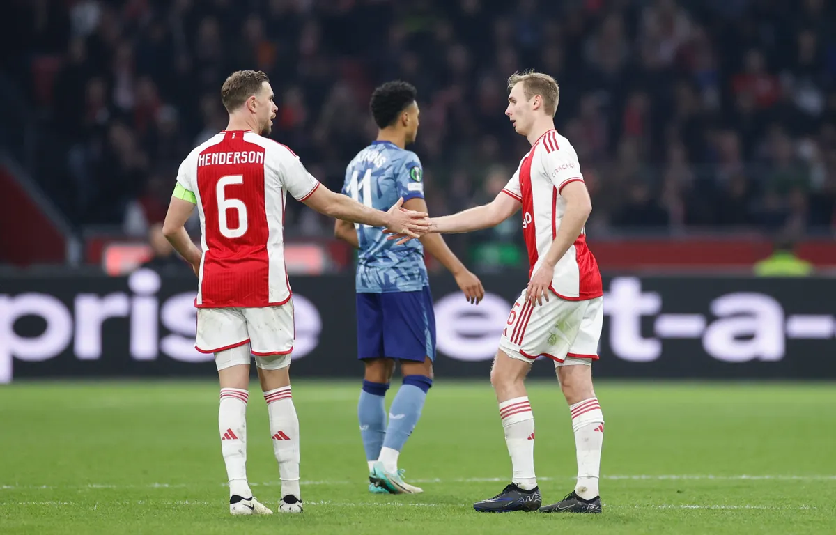 Nieuws uit Amsterdam: ‘Ajax en routinier sluiten vroegtijdig einde aan samenwerking niet langer uit’