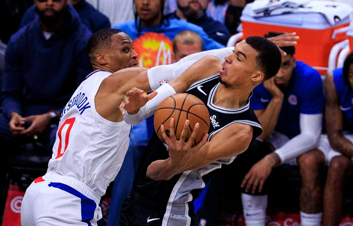 Victor Wembanyama produces rare 5x5 performance vs Los Angeles Lakers