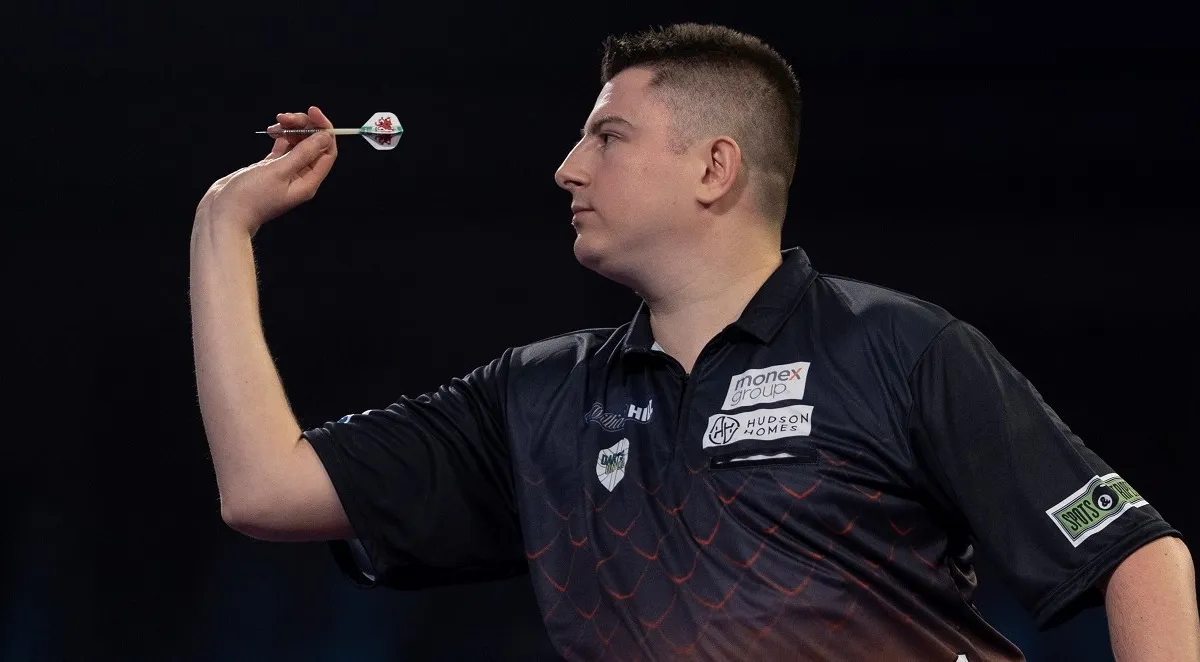 Kenny besiegt bei den Austrian Darts Open überraschend Razma, Mansell