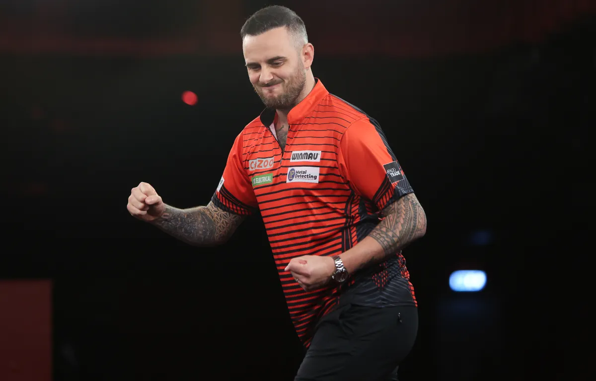 Joe Cullen erreicht bei der Darts Weltmeisterschaft problemlos die