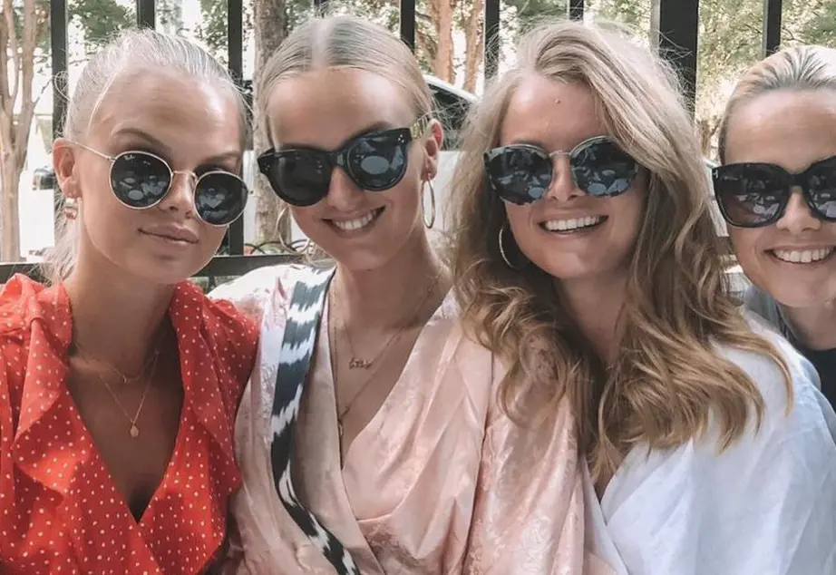 dit-zijn-de-drie-knappe-dochters-en-de-vrouw-van-frank-de-boer