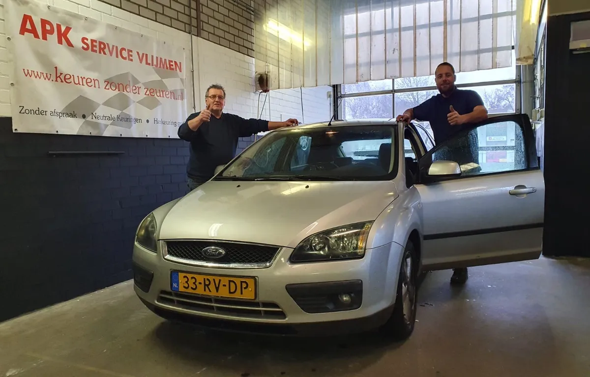 Ad van Drunen draagt stokje van APK Service Vlijmen over aan Sander Rutten