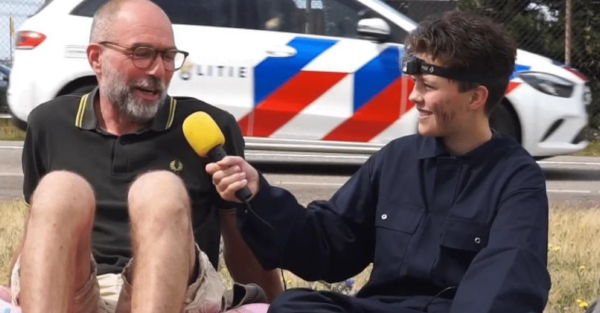Jong icoon Bender gaat viraal, maar wat is Benderbij zijn leeftijd eigenlijk? (VIDEO)