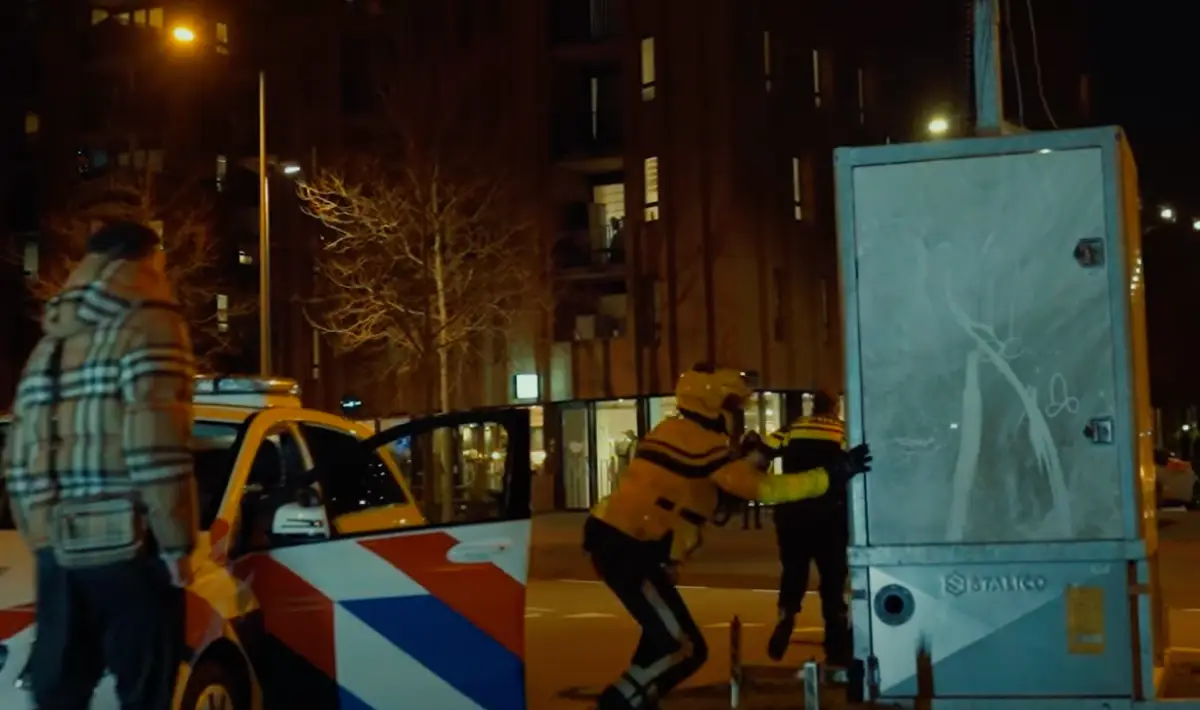 3robi z'n artiest Chladda maakt politie belachelijk in nieuwe video Blazen