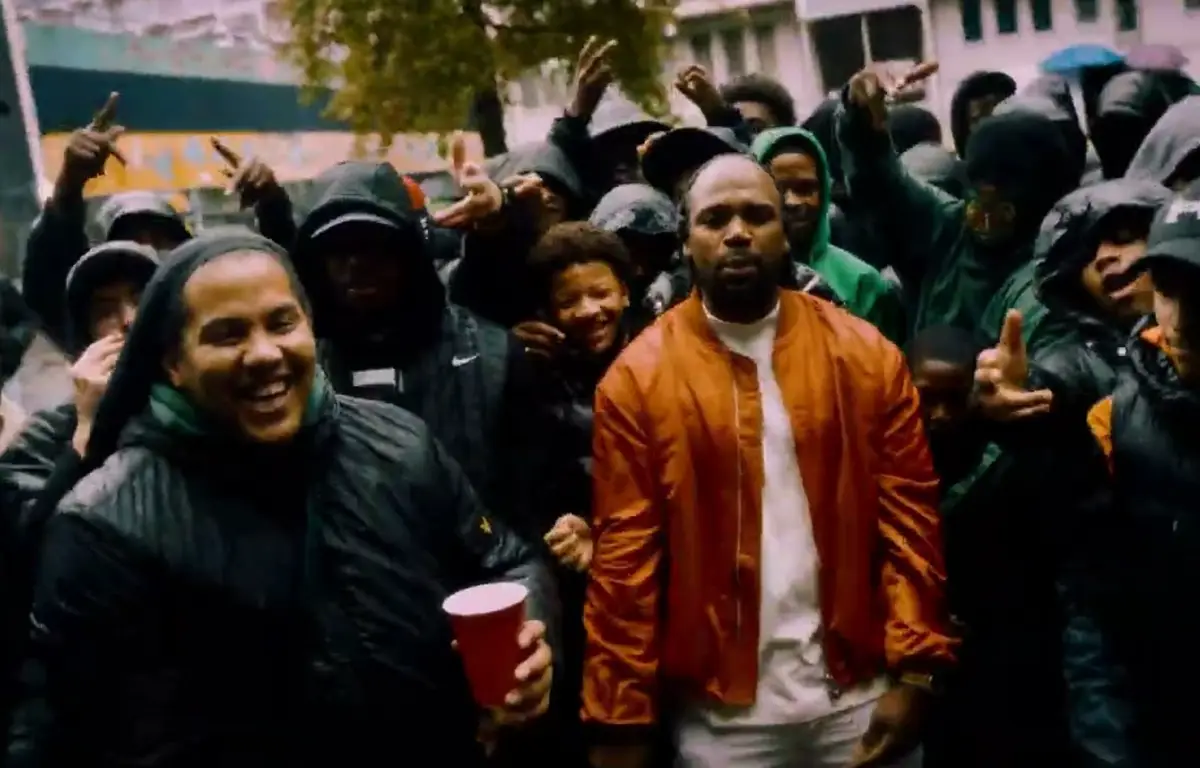 De hele Bijlmer komt samen voor de Warming Up video van Djaga Djaga en F.I.