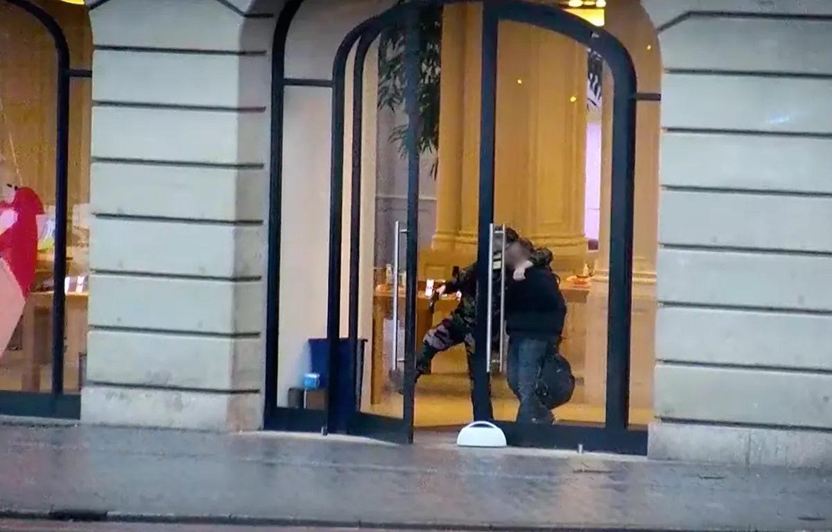 AT5 & Videoland onthullen trailer van documentaire over Apple Store gijzeling in Amsterdam