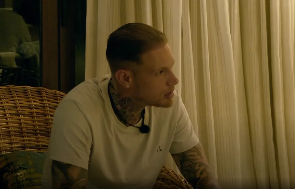 Paradise Hotel fenomeen Sjorleone springt op een Trobi beat "Ik drink