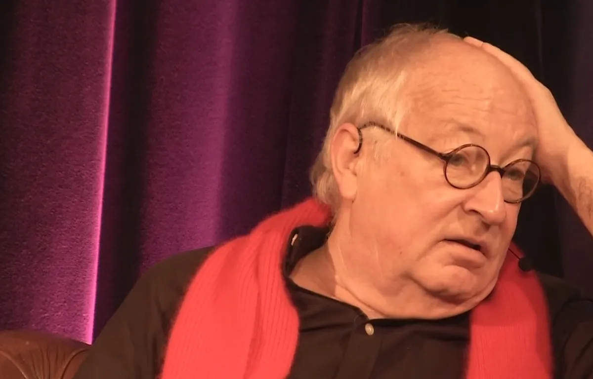 Youp van 't Hek haalt John en Linda de Mol door de gehaktmolen in nieuwste column