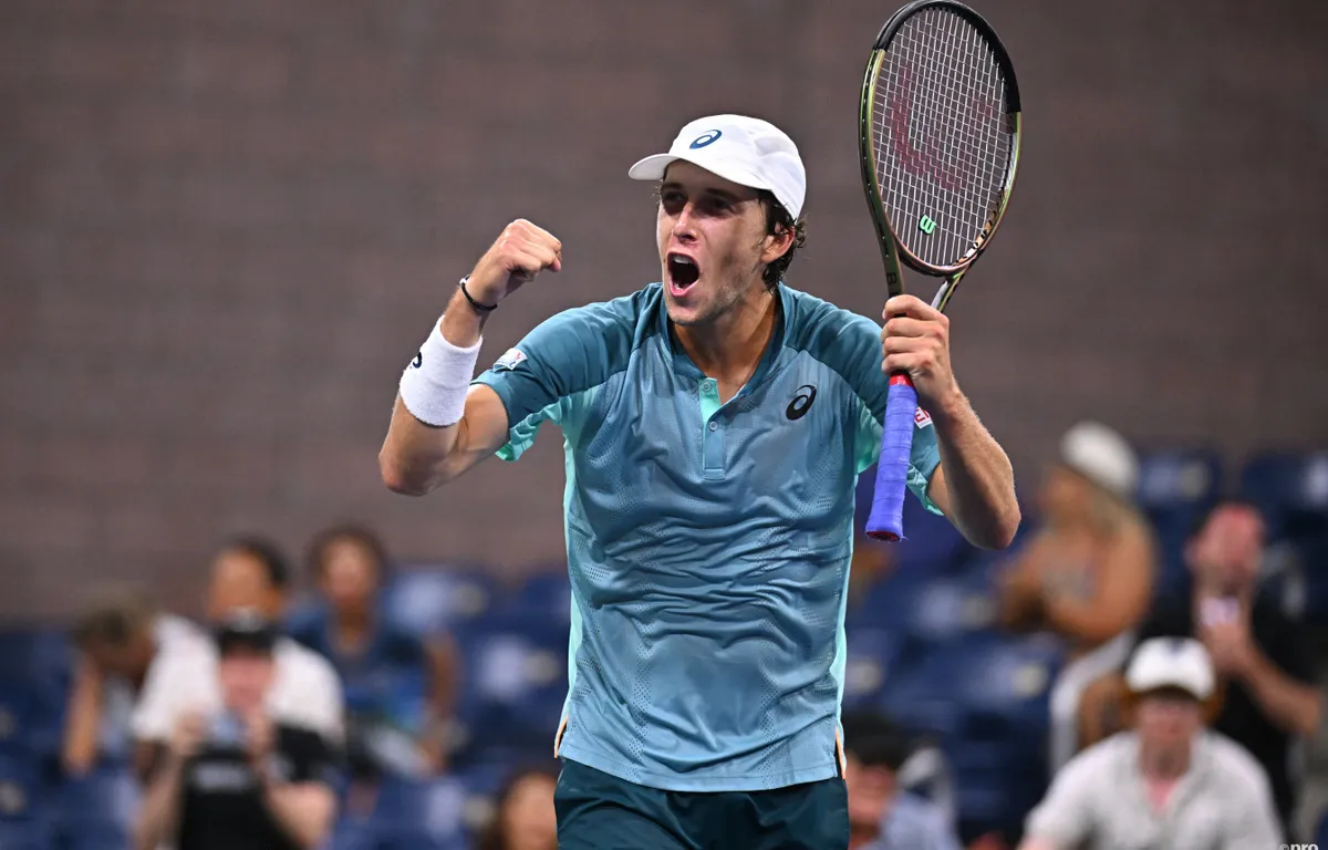 Brandon Holt shares excitement at mother Tracy Austin playing on court