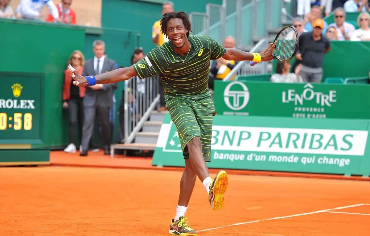Video Gael Monfils dazzles Holger Rune with magic trick