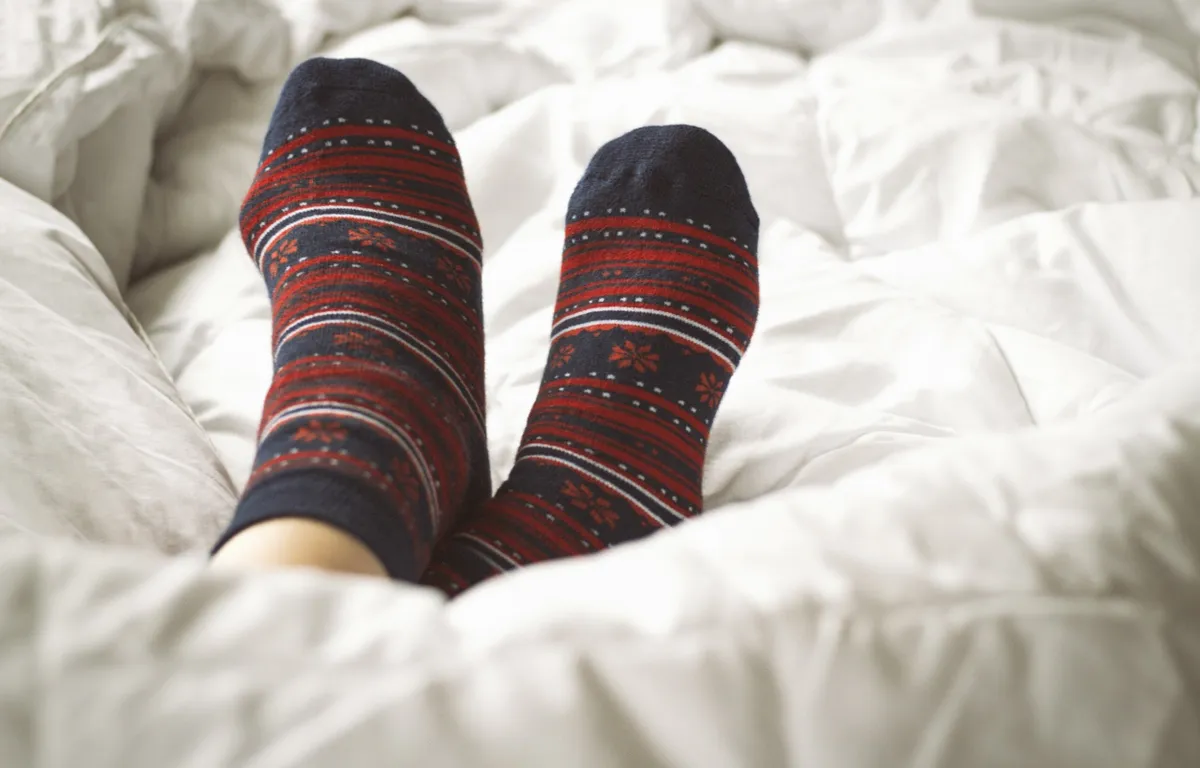 Slaap je beter als je sokken draagt in bed?