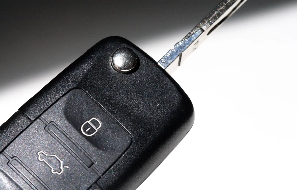Met deze simpele truc werkt je autosleutel van veel grotere afstand